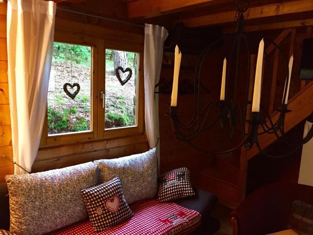 Cosy Chalet With Private Sauna In Bousseviller Quarto foto